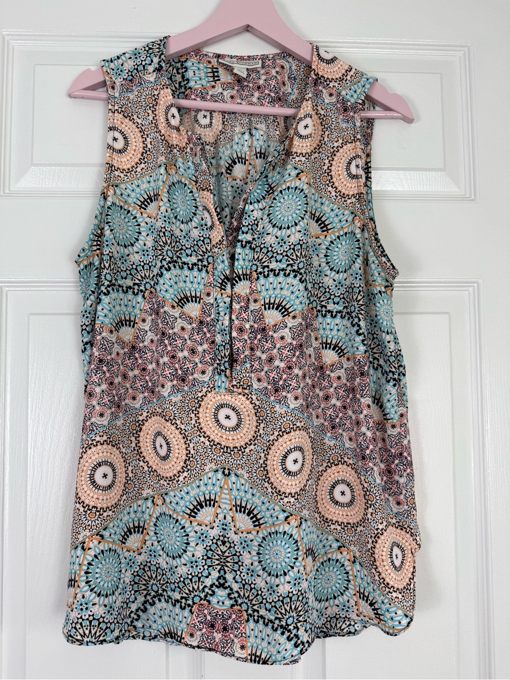 Dana Buchman Multicolor Medallion-Print V-Neck Camisole in Blue & Peach Large